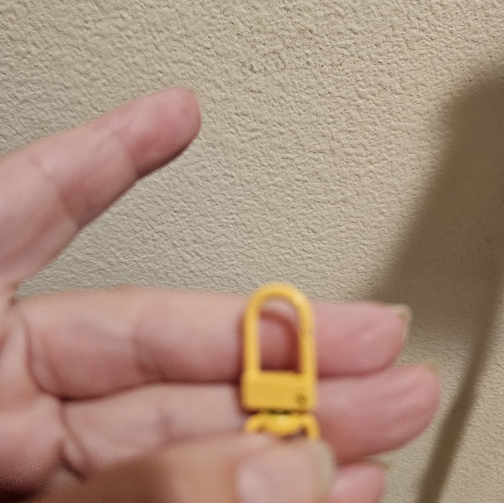 Pompompurin Sanrio Bag Charm - Picture 4 of 7